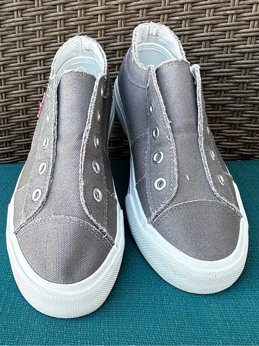 Women’s Casual Slip-On Canvas Flats in Gray with pink rhinestones size 6 1/2–7